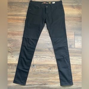 Mavi Serena low rise super skinny. SZ 29x32. Black